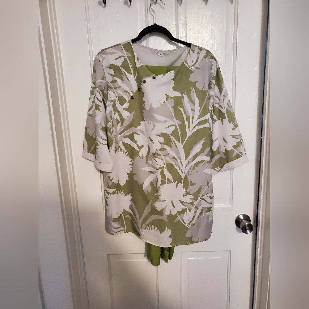 2 Piece Set Green Floral With Bottoms